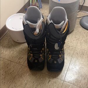 Burton 10.5 men’s snowboard Boots